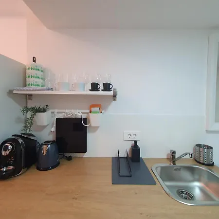 Chic Wendy In Centre Tour As