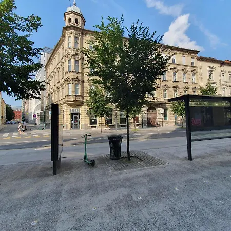 Chic Wendy In Centre Tour As Liubliana