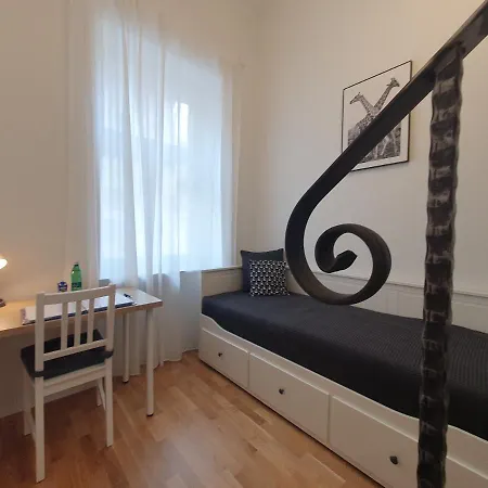 Chic Wendy In Centre Tour As Lubiana