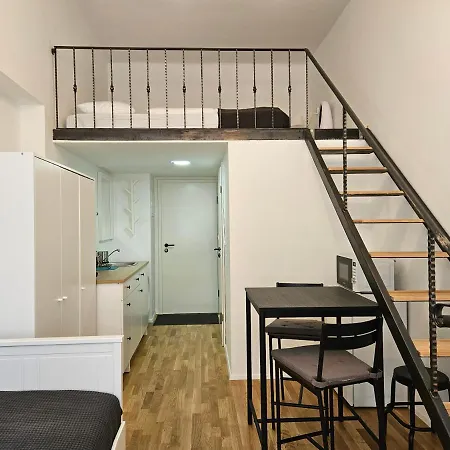 Chic Wendy In Centre Tour As