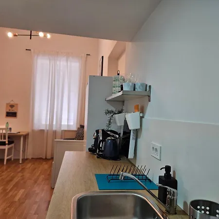 Chic Wendy In Centre Tour As *