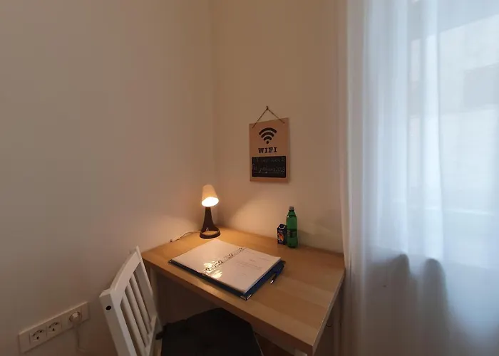 Chic Wendy In Centre Tour As