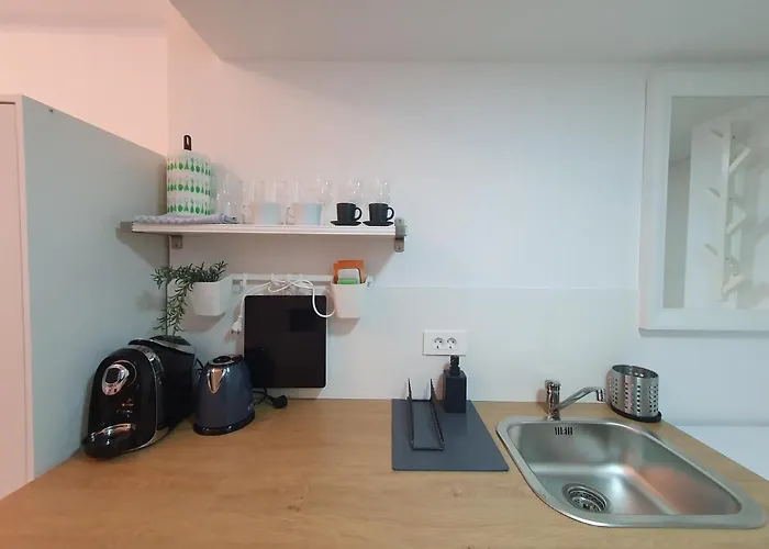 Chic Wendy In Centre Tour As