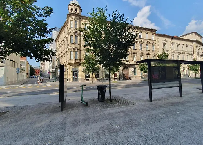 Chic Wendy In Centre Tour As Ljubljana