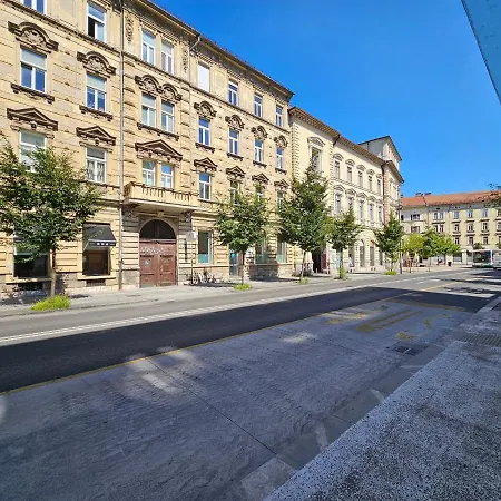 Apartma Chic Wendy In Centre Tour As *