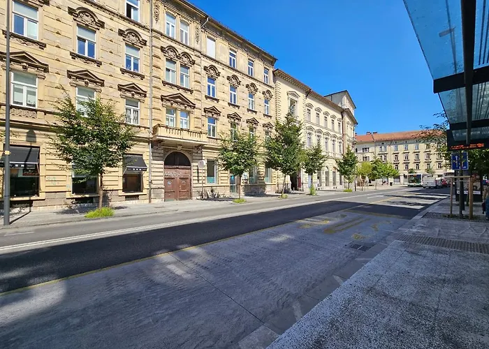 Apartma Chic Wendy In Centre Tour As *